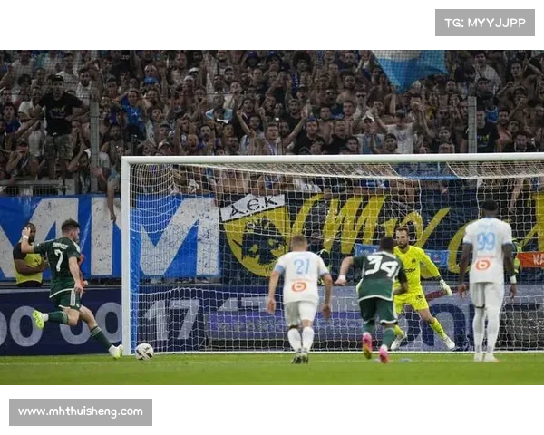 流浪者门将巴特兰德恢复训练，或将替补出战帕纳辛奈科斯