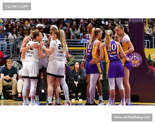 WNBA荣誉之战：芝加哥天空对决康涅狄克太阳全力冲刺季后赛